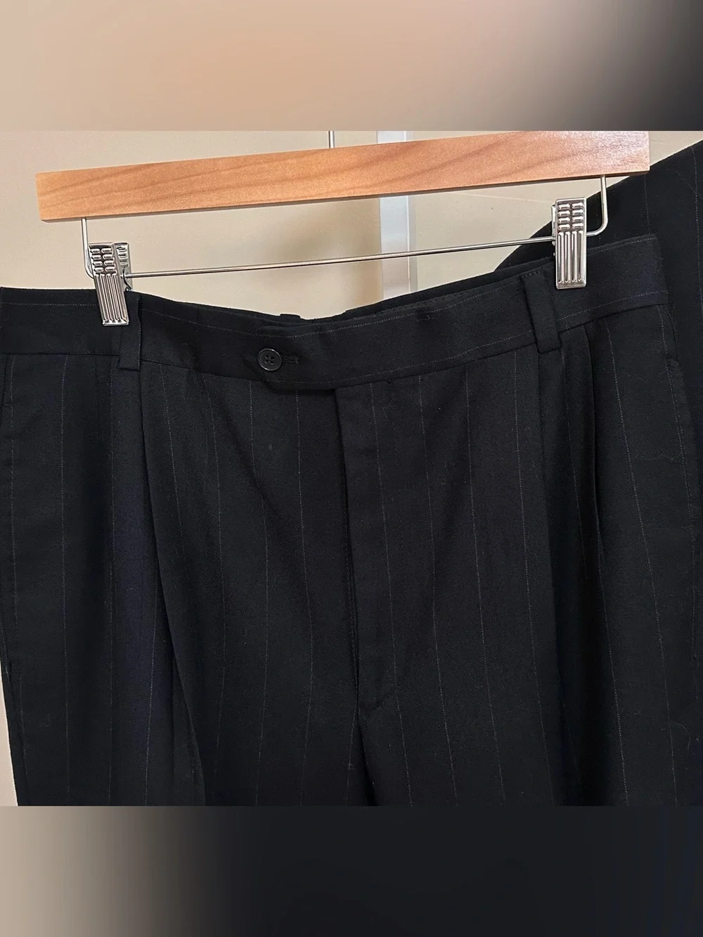 Calvin Klein Vintage Navy Pinstripe Wool Suit 42R 32x28 Two Button Business